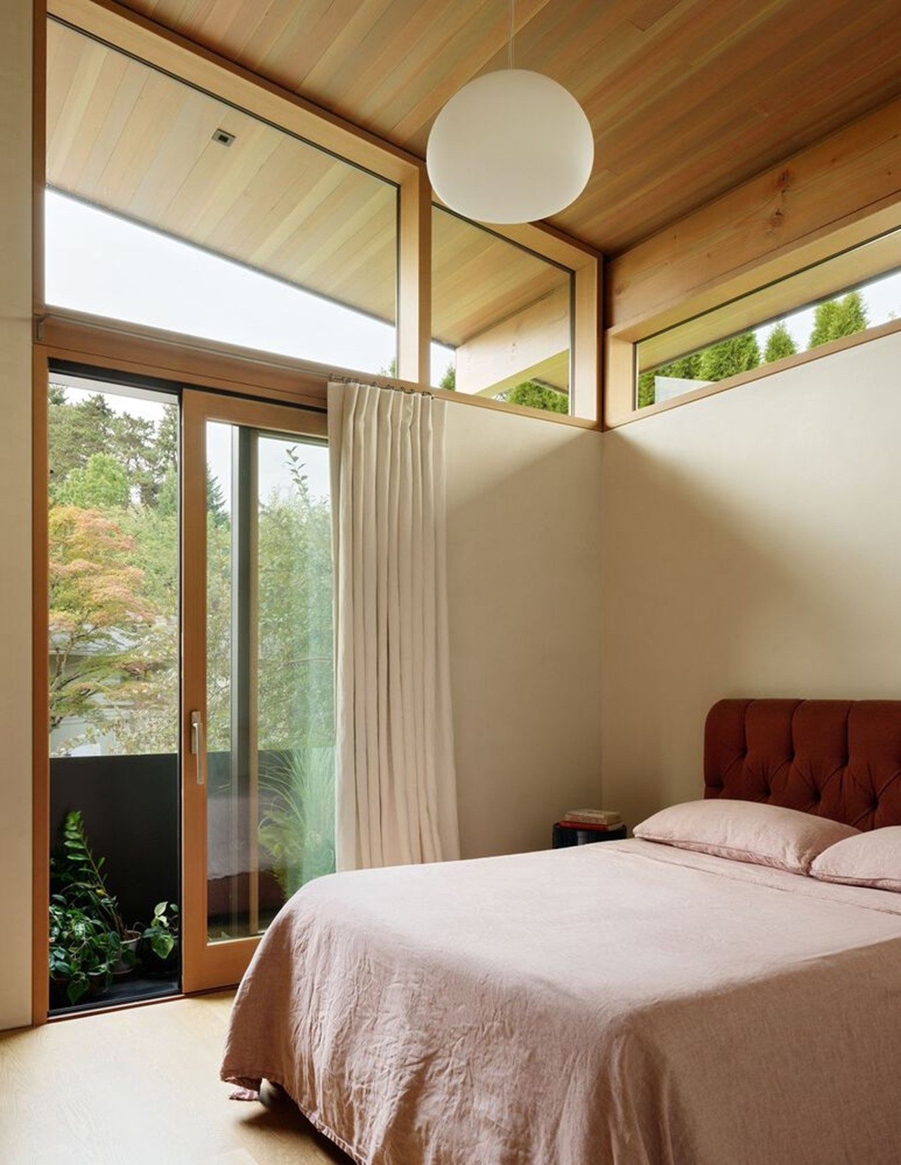 Xây dựng An Phát - Ngôi nhà có quy mô hai tầng, được cải tạo từ nền một ngôi nhà gạch có từ những năm 1950, tọa lạc tại Seattle (Mỹ).