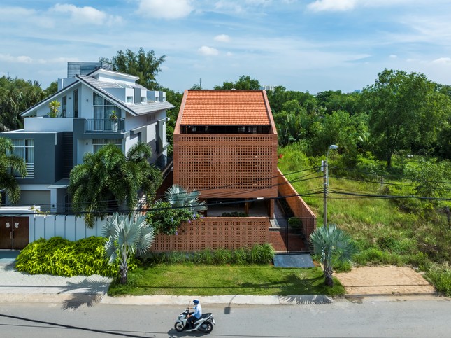 Có Nên Xây Nhà Bằng Gạch Lỗ Để Tiết Kiệm Chi Phí? Phân Tích Ưu – Nhược Điểm Từ A-Z