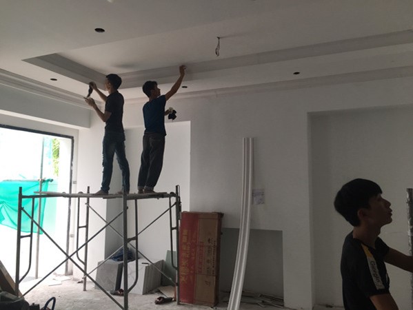 Xử lý mối nối và sơn bả hoàn thiện
