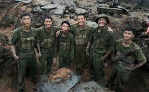 Sự cần thiết phải có Luật bảo vệ sự thật lịch sử Lịch sử - nền tảng của niềm tin và bản sắc dân tộc, một bộ phận của nền tảng tinh thần xã hội. Lịch sử dân tộc Việt Nam trải qua hơn bốn ngàn năm là bản anh hùng ca bất khuất, tài sản tinh thần vô giá mà biết bao thế hệ đã dày công vun đắp bằng máu xương và mồ hôi, nước mắt. Sự thật lịch sử là cội nguồn của niềm tin, nền tảng tư tưởng, văn hóa tạo nên sức mạnh tinh thần giúp dân tộc ta vượt qua mọi khó khăn, thách thức, đứng vững trước mọi phong ba bão táp, để giành và giữ gìn nền độc lập của dân tộc.