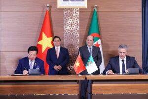 Tăng cường Hợp tác Việt Nam - Algeria: Bộ trưởng Bộ Xây dựng ký hai văn kiện hợp tác quan trọng trong chuyến thăm Algeria của Thủ tướng Chính phủ Phạm Minh Chính Ngày 19/11/2025, tại Thủ đô Algiers, trong khuôn khổ chuyến thăm chính thức Cộng hòa Dân chủ và Nhân dân Algeria của Thủ tướng Chính phủ Phạm Minh Chính, Bộ trưởng Bộ Xây dựng Việt Nam Trần Hồng Minh đại diện Việt Nam ký kết hai văn kiện hợp tác quan trọng.