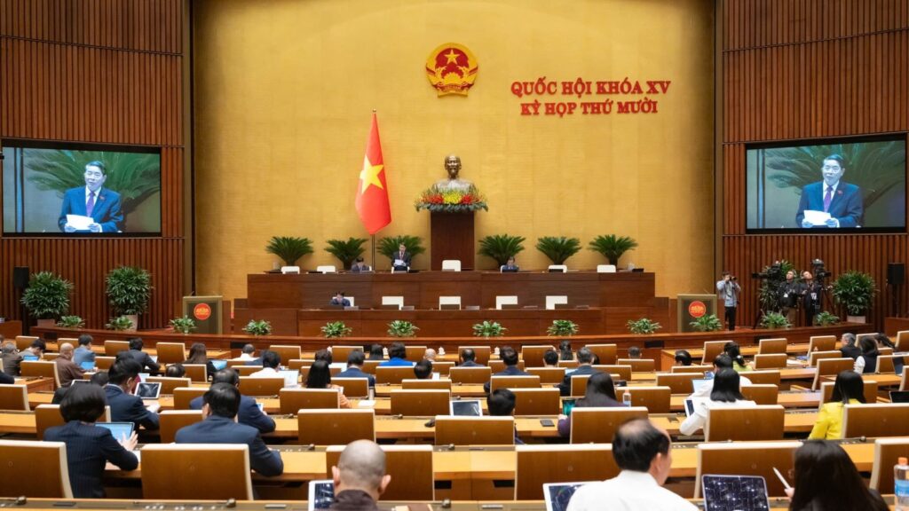 Xây dựng Cảng hàng không quốc tế Long Thành trở thành trung tâm trung chuyển hàng không quốc tế của khu vực Tiếp tục Kỳ họp thứ 10, sáng 8/12, dưới sự điều hành của Phó Chủ tịch Quốc hội Nguyễn Đức Hải, Quốc hội nghe trình bày Tờ trình và Báo cáo thẩm tra về việc điều chỉnh nội dung Nghị quyết số 94/2015/QH13 của Quốc hội về chủ trương đầu tư Cảng hàng không quốc tế Long Thành.