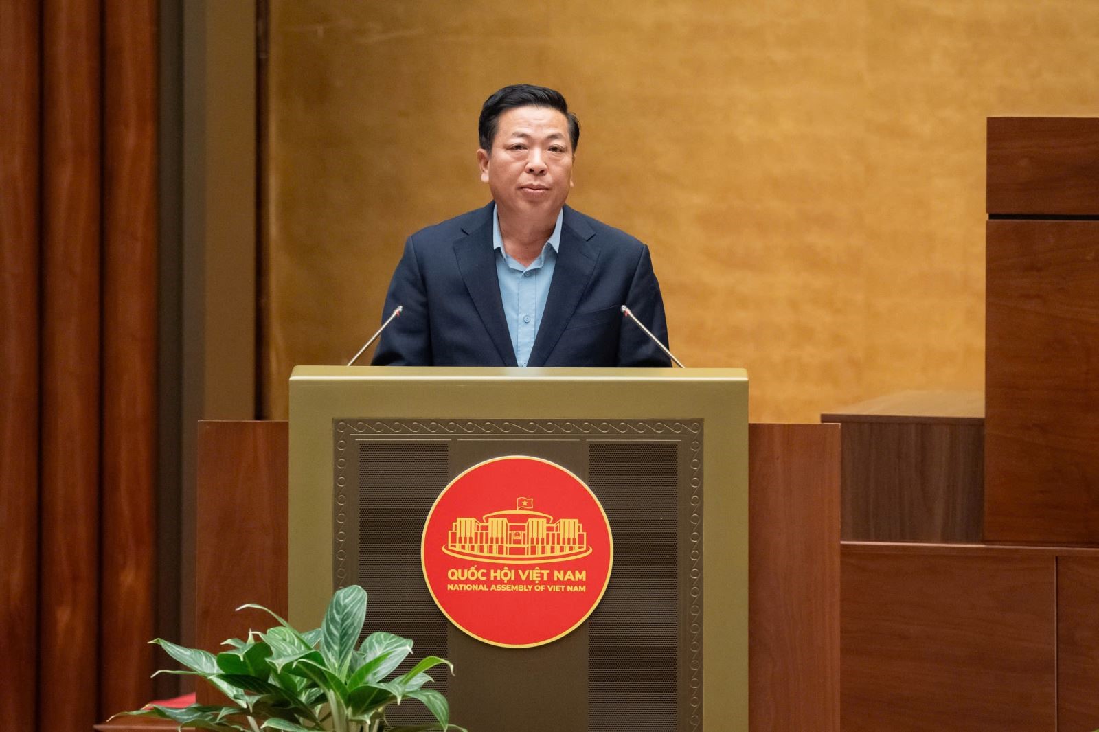 Xây dựng Cảng hàng không quốc tế Long Thành trở thành trung tâm trung chuyển hàng không quốc tế của khu vực

Tiếp tục Kỳ họp thứ 10, sáng 8/12, dưới sự điều hành của Phó Chủ tịch Quốc hội Nguyễn Đức Hải, Quốc hội nghe trình bày Tờ trình và Báo cáo thẩm tra về việc điều chỉnh nội dung Nghị quyết số 94/2015/QH13 của Quốc hội về chủ trương đầu tư Cảng hàng không quốc tế Long Thành.