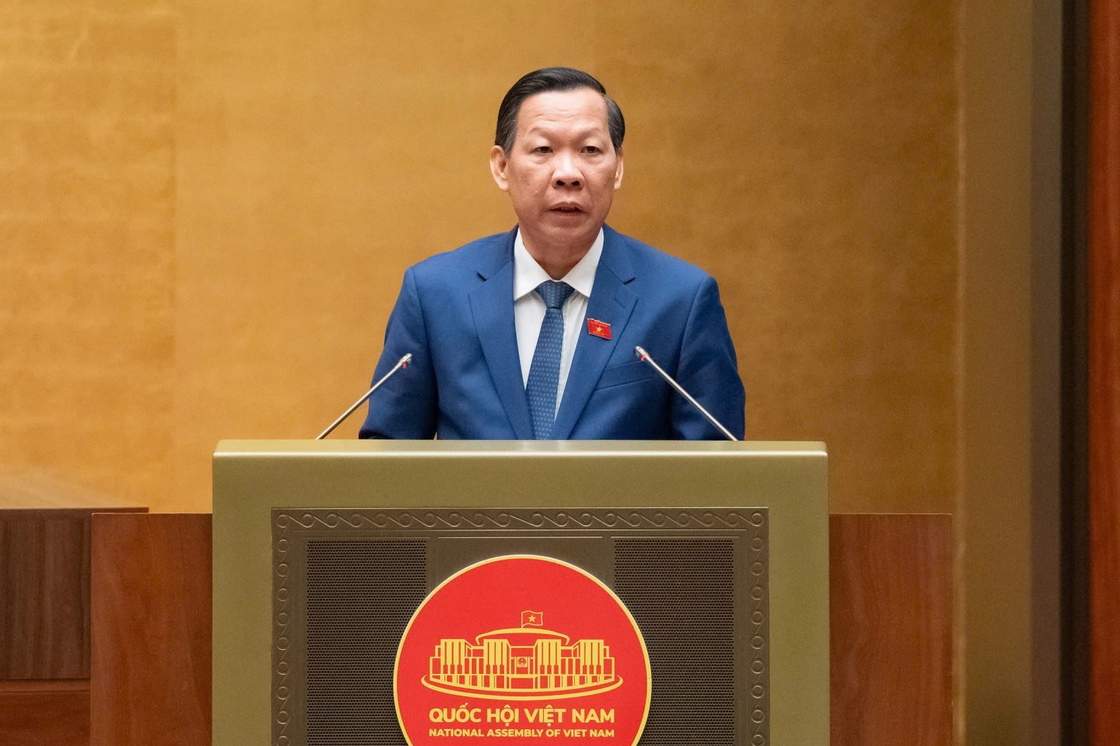 Xây dựng Cảng hàng không quốc tế Long Thành trở thành trung tâm trung chuyển hàng không quốc tế của khu vực

Tiếp tục Kỳ họp thứ 10, sáng 8/12, dưới sự điều hành của Phó Chủ tịch Quốc hội Nguyễn Đức Hải, Quốc hội nghe trình bày Tờ trình và Báo cáo thẩm tra về việc điều chỉnh nội dung Nghị quyết số 94/2015/QH13 của Quốc hội về chủ trương đầu tư Cảng hàng không quốc tế Long Thành.