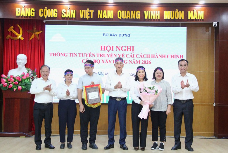Ngày 25/8, tại Học viện Chiến lược, bồi dưỡng cán bộ xây dựng, Hội nghị về công tác cải cách hành chính của Bộ Xây dựng năm 2026 được tổ chức.

Phát biểu khai mạc, ông Vũ Thành Trung, Vụ trưởng Vụ Tổ chức cán bộ (Bộ Xây dựng) nhấn mạnh, cải cách hành chính là một trong những nhiệm vụ trọng tâm, xuyên suốt được Đảng, Nhà nước đặc biệt quan tâm lãnh đạo, chỉ đạo trong giai đoạn hiện nay. 