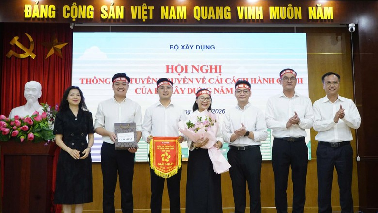 Ngày 25/8, tại Học viện Chiến lược, bồi dưỡng cán bộ xây dựng, Hội nghị về công tác cải cách hành chính của Bộ Xây dựng năm 2026 được tổ chức.

Phát biểu khai mạc, ông Vũ Thành Trung, Vụ trưởng Vụ Tổ chức cán bộ (Bộ Xây dựng) nhấn mạnh, cải cách hành chính là một trong những nhiệm vụ trọng tâm, xuyên suốt được Đảng, Nhà nước đặc biệt quan tâm lãnh đạo, chỉ đạo trong giai đoạn hiện nay. 