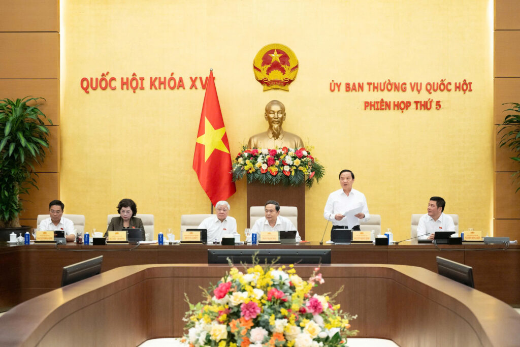 Bộ xây dựng: Hoàn thiện thể chế, tạo dư địa phát triển cho đô thị có tiềm năng Ủy ban Thường vụ Quốc hội đề nghị tiếp tục hoàn thiện dự thảo Luật Phát triển đô thị theo hướng thống nhất, khái quát, ổn định, tạo dư địa phát triển cho các đô thị có tiềm năng, bảo đảm không chồng chéo cơ chế đối với Trung tâm tài chính quốc tế.