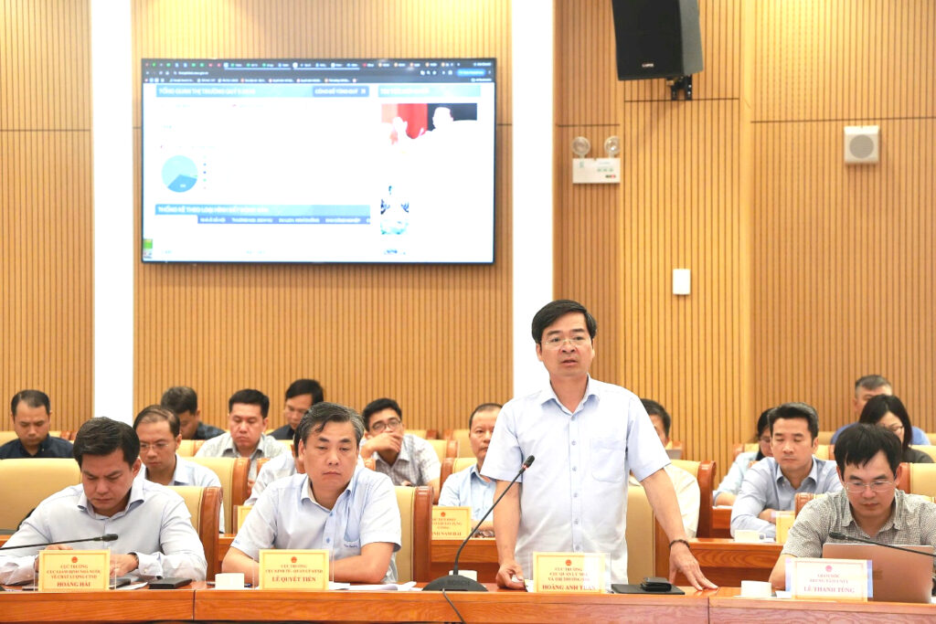 Ông Hoàng Anh Tuấn, Cục trưởng Cục Quản lý nhà và thị trường bất động sản tại Hội nghị sơ kết triển khai thực hiện Nghị quyết số 57-NQ/TW, tình hình thực hiện Kế hoạch hành động 100 ngày xử lý các điểm nghẽn về chuyển đổi số.