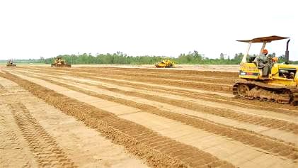 Sở hữu một ngôi nhà khang trang, một căn biệt thự đẳng cấp hay chuẩn bị một nền đất vững chắc cho dự án tương lai luôn là khởi đầu quan trọng của mỗi gia chủ và chủ đầu tư. Mọi quy trình từ chuẩn bị nền móng đến hoàn thiện kiến trúc đòi hỏi sự đồng hành của một đơn vị thi công chuyên nghiệp.