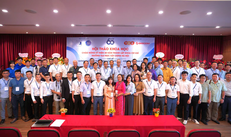Sáng 26/9, Khoa Cơ khí, Trường Đại học Xây dựng Hà Nội tổ chức Hội thảo “Xu hướng phát triển trong lĩnh vực cơ khí, điện - điện tử và tự động hóa” nhằm chia sẻ các hướng nghiên cứu mới, đồng thời định hướng phát triển đào tạo, nghiên cứu ứng dụng.