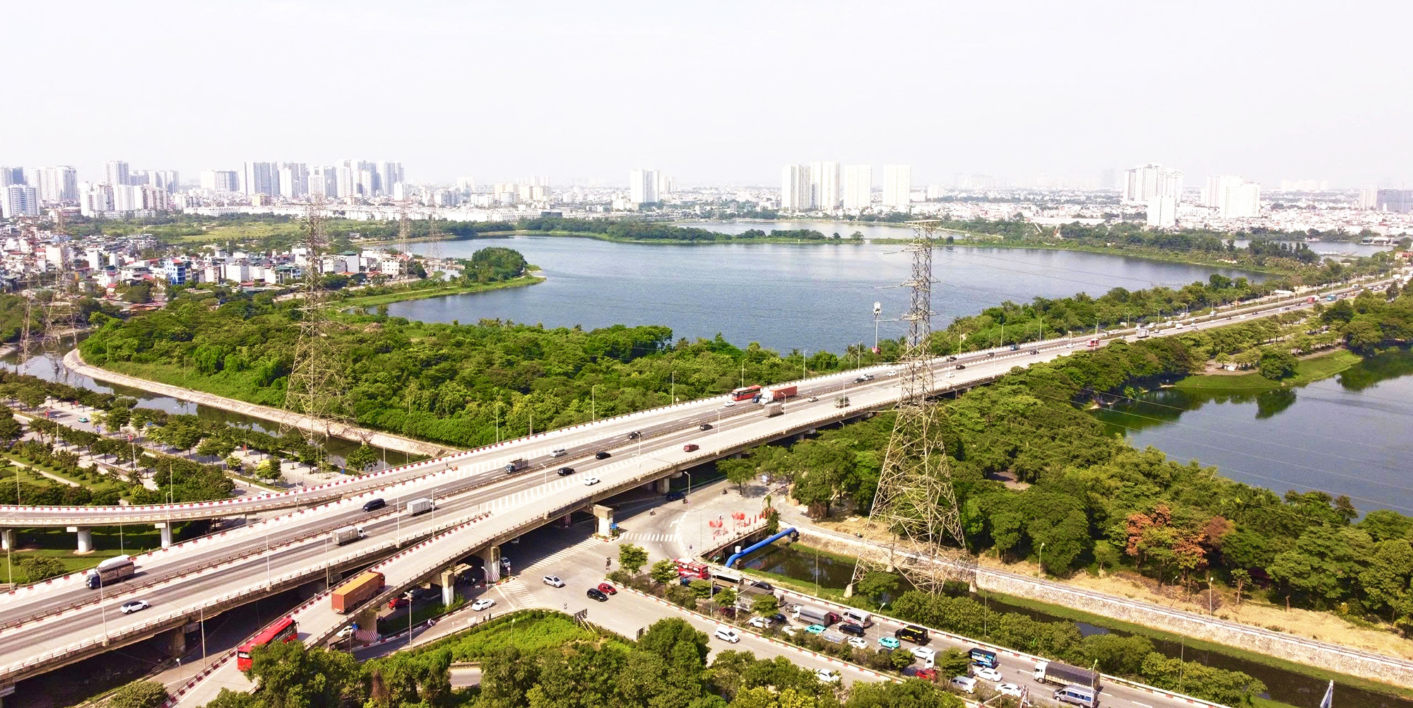 Từ những đô thị thiếu đường, thiếu nước sạch, thường xuyên ngập úng, sau hơn nửa thế kỷ, Việt Nam đang kiến tạo những hệ thống metro, vành đai, cao tốc, cầu lớn và hạ tầng xanh, thông minh, mở đường cho một vị thế mới trong khu vực…